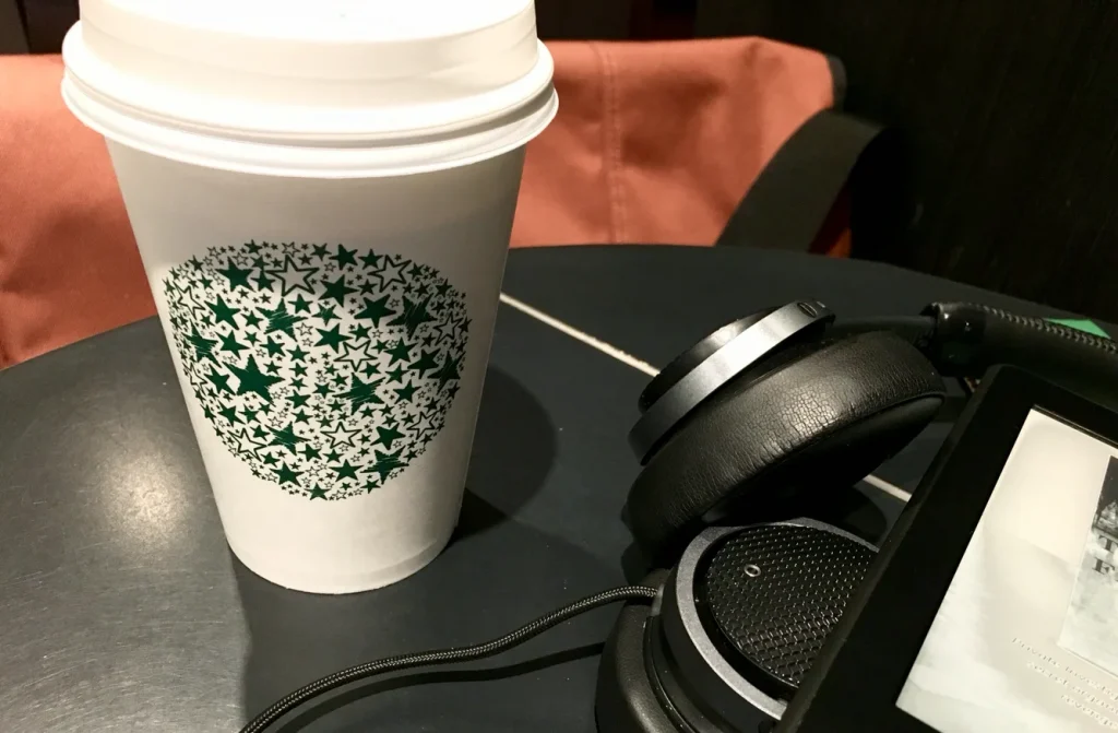 スターバックスと色覚検査サービス