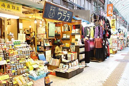 オキナワで古本屋を開きました